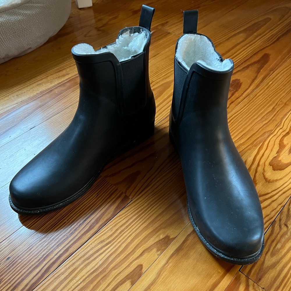 Women’s J Crew fur lined rain boots